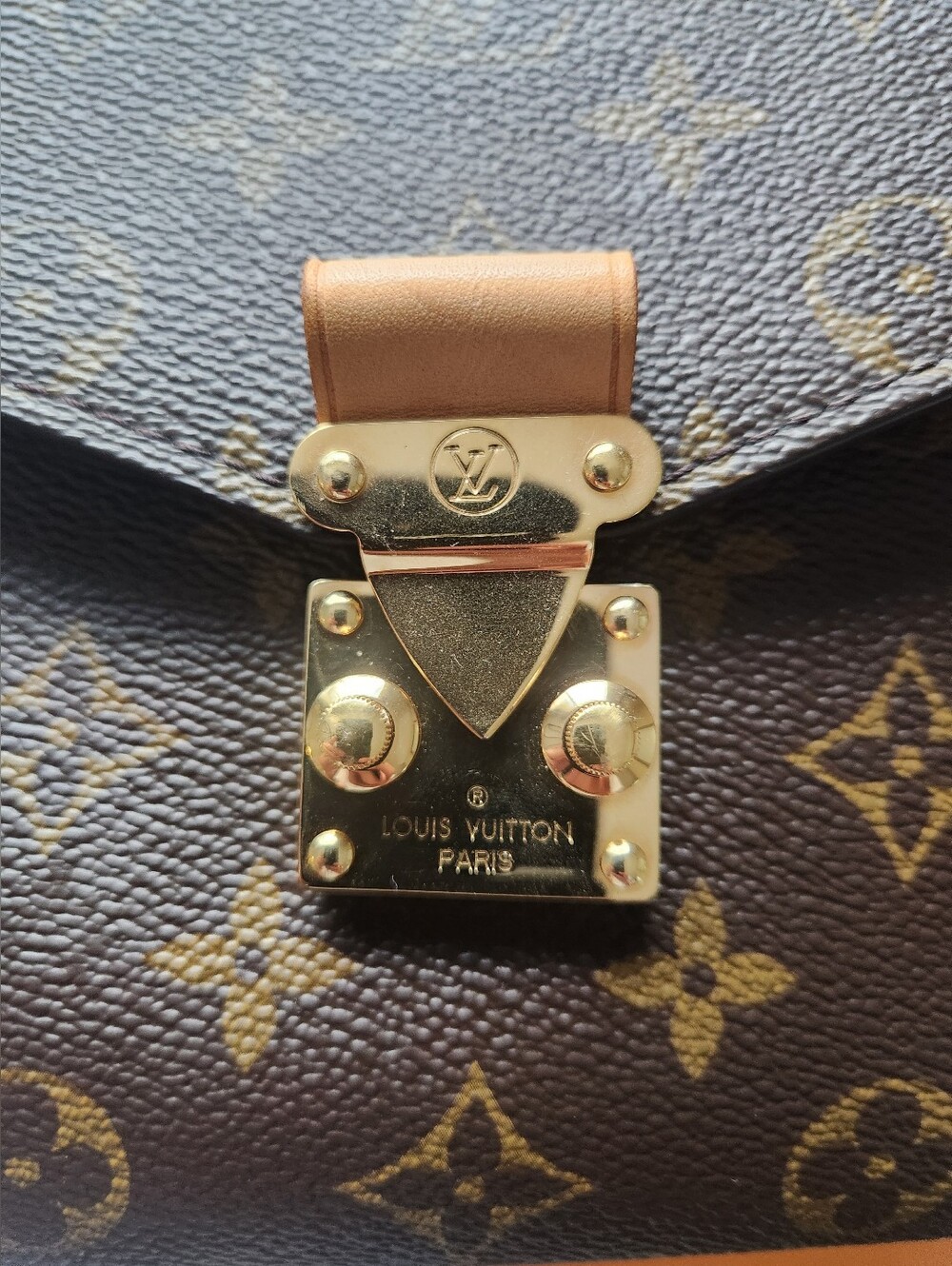 Louis Vuitton Monogram Canvas Pochette Metis in Brown with Gold Hardware - Picture 4 of 17